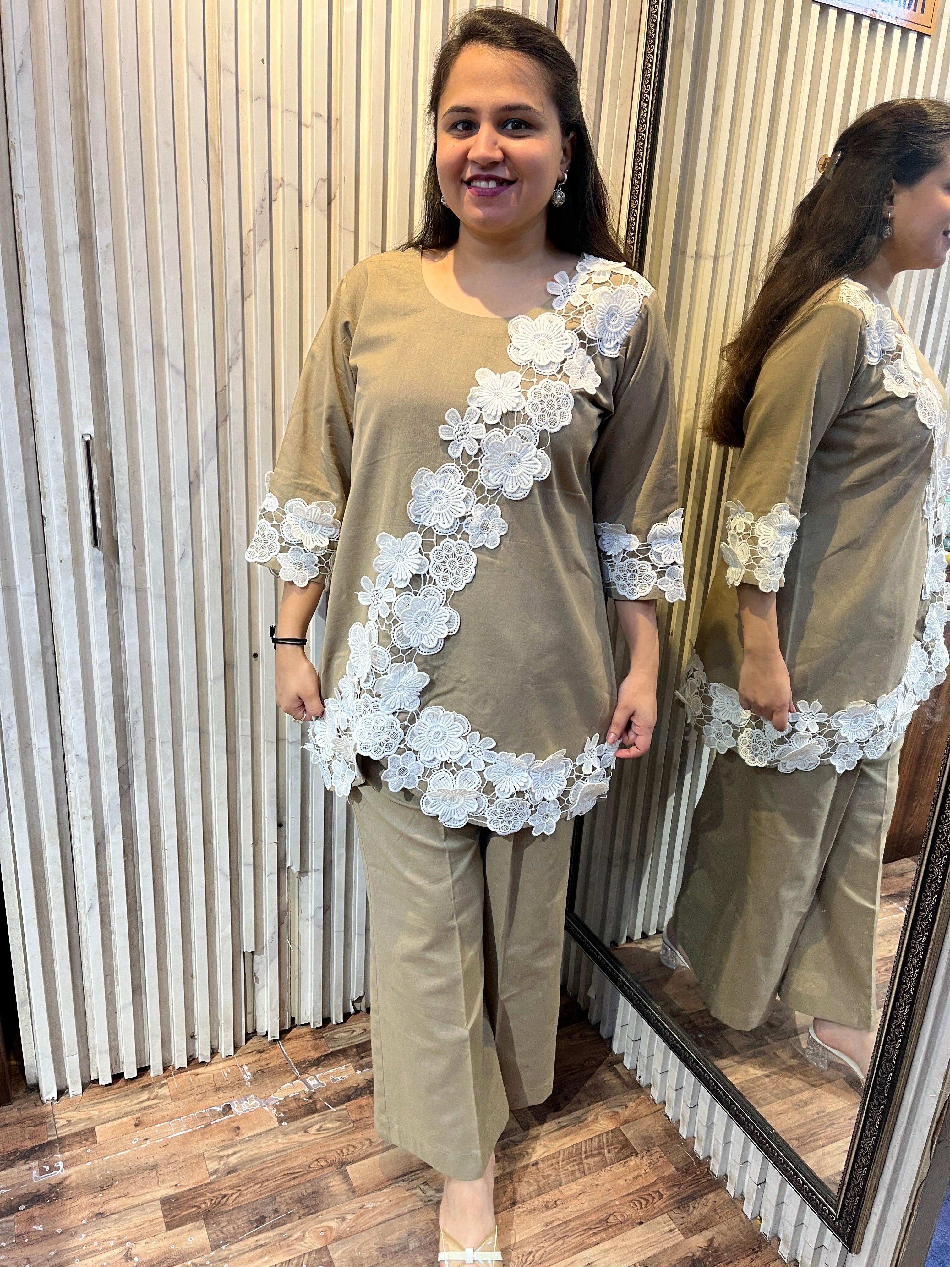 Slate Linen White Embossed Flowers Coord