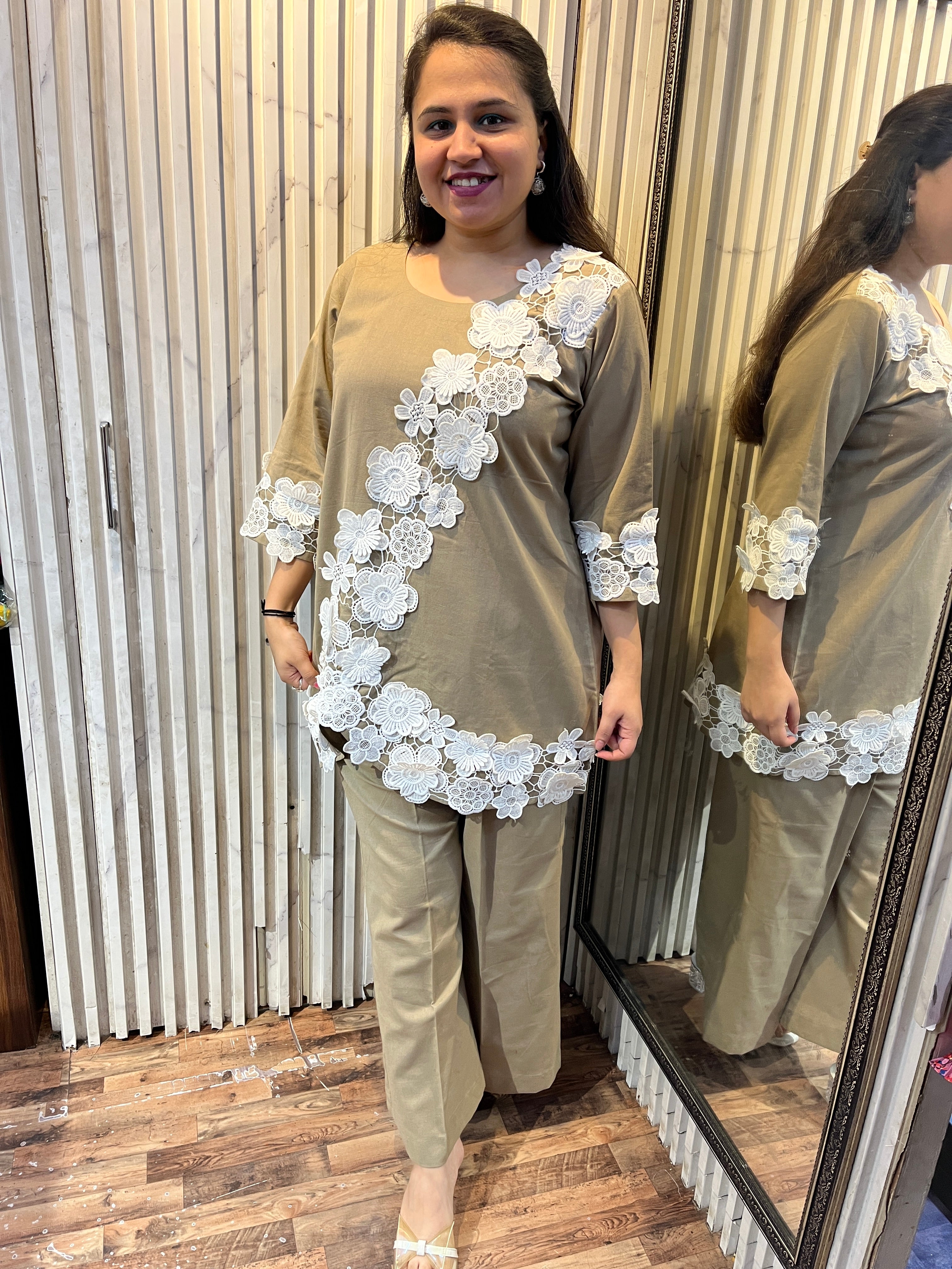 Slate Linen White Embossed Flowers Coord