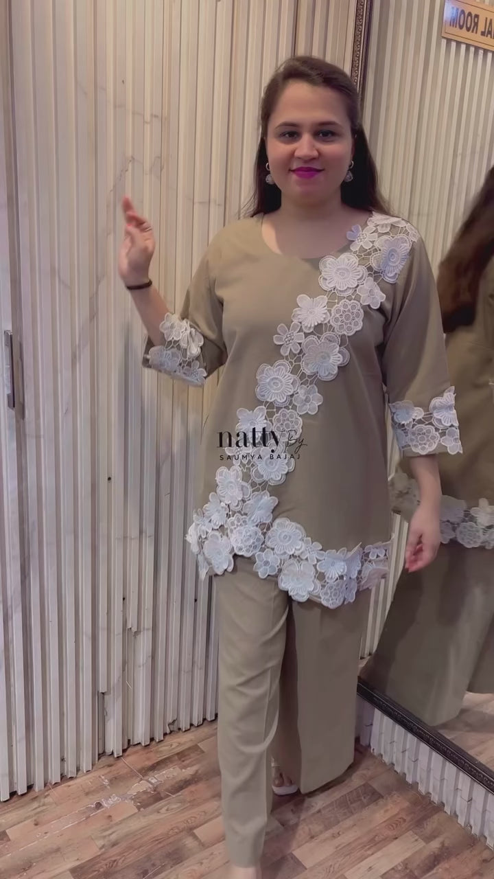 Mustard Linen White Embossed Flowers Coord